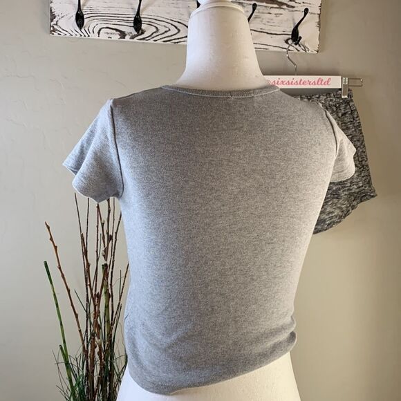 𝅺brandy Melville gray crop top V cut out at neckline short sleeves - Picture 5 of 13